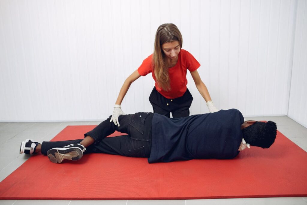 Formateur indépendant dispensant une formation aux gestes de premiers secours